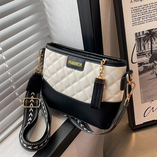 时尚 菱格绣线水桶包高级感百搭单肩斜挎包 宽肩带包包女士2026新款
