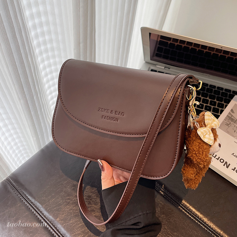 今年流行复古时尚单肩包