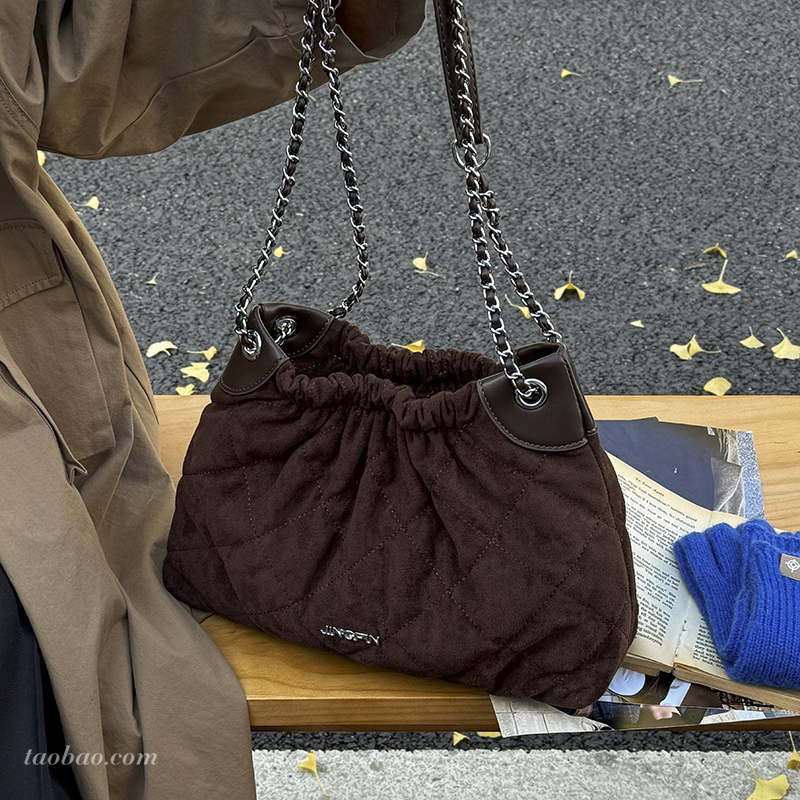 2025新款磨砂水桶包百搭单肩斜挎