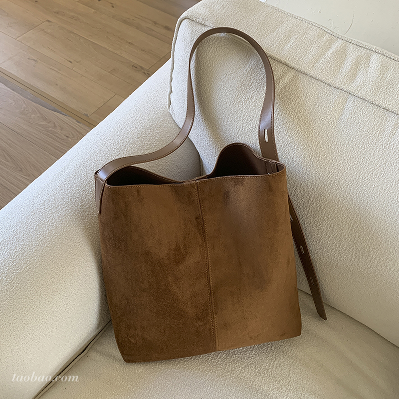 秋季大容量通勤托特包