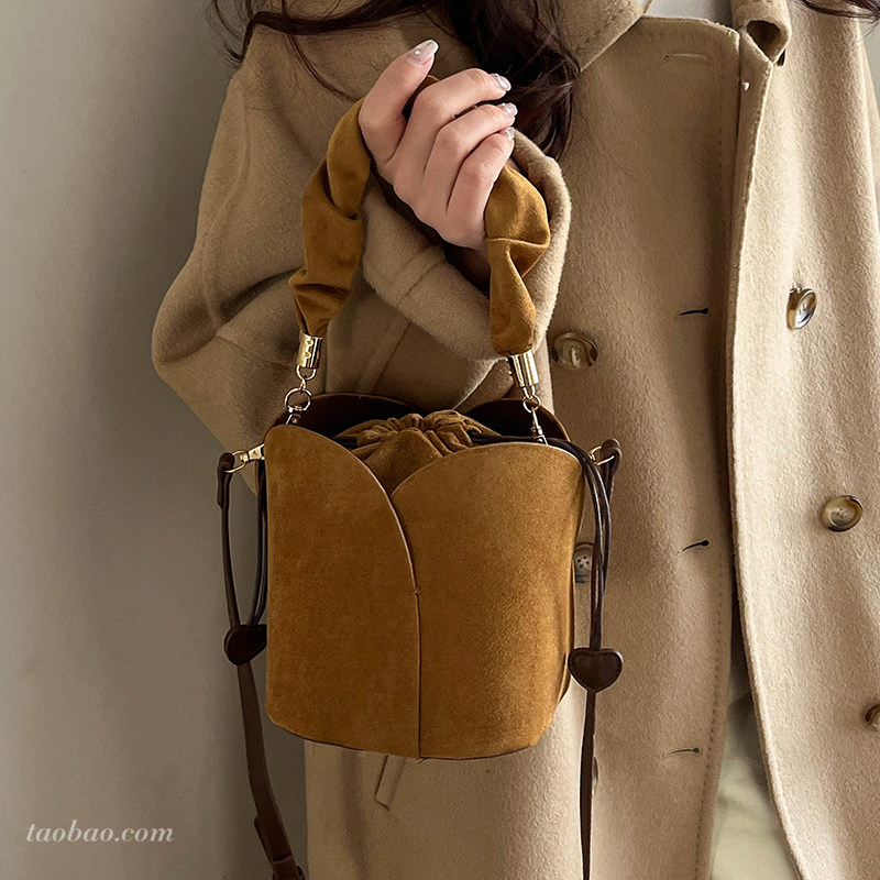 独特小众磨砂包包2026新款时尚复古女式手提水桶包休闲百搭斜挎包,箱包皮具/热销女包/男包,水桶包,淘宝优惠券,粉丝福利购,淘宝优惠卷