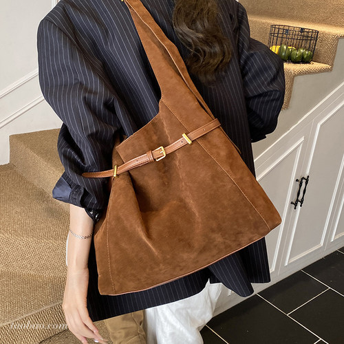韩系慵懒风大容量托特包