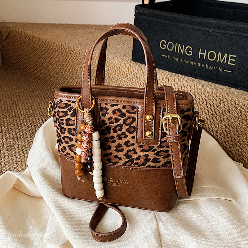 秋冬磨砂麂皮单肩水桶包