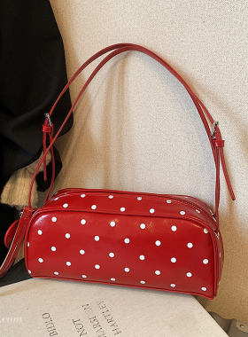 今年流行波点包包女2026新款时尚通勤单肩腋下包高级感红色法棍包