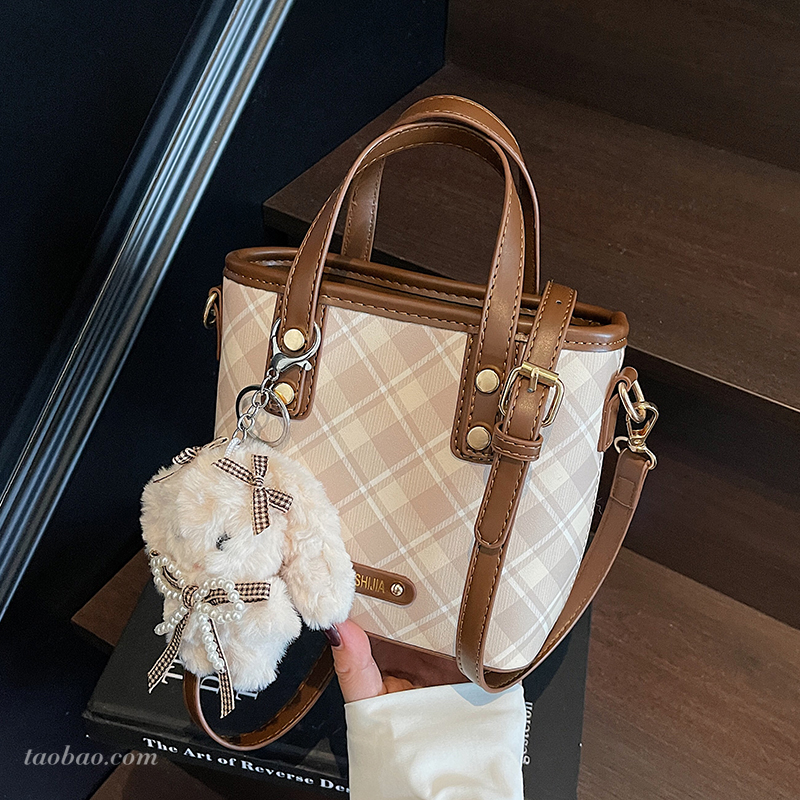 2025秋季新款潮流时尚水桶包