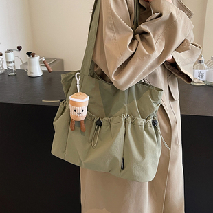 休闲通勤大容量尼龙布包包女2026新款 大学生上课包通勤单肩托特包