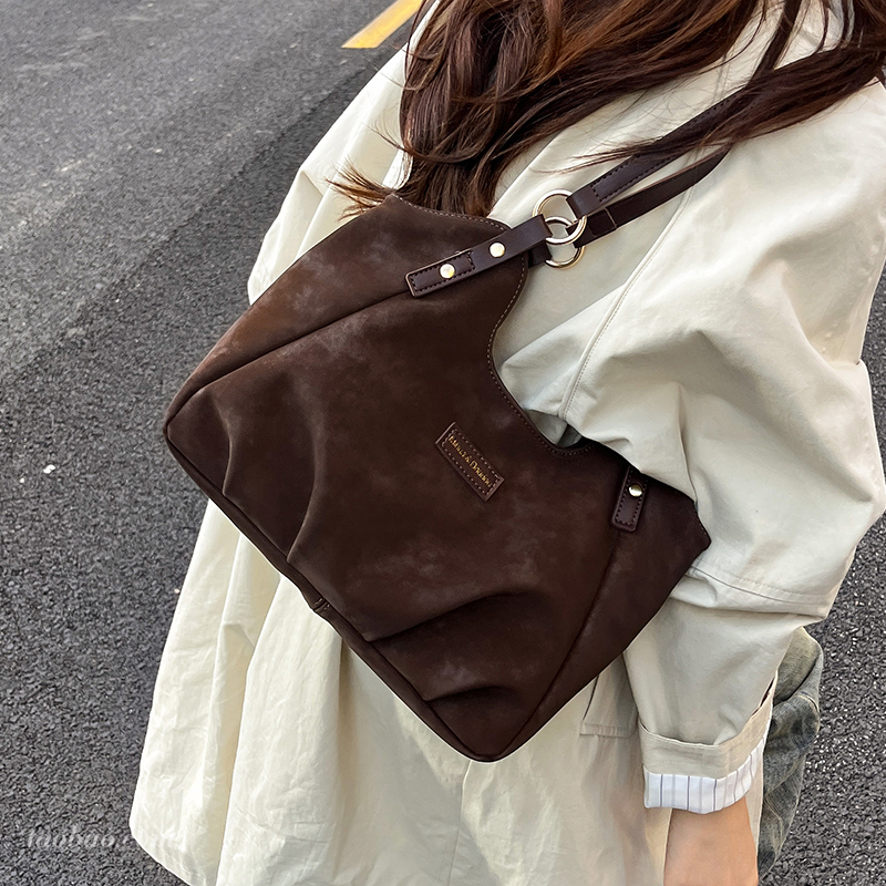 简约高级感麂皮绒包包