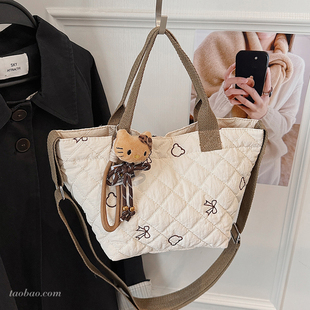 菱格绣线小众尼龙布棉服包包女2025新款 休闲斜挎包轻便百搭手提包