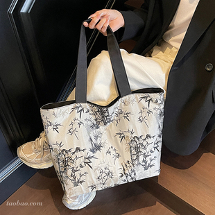 轻便百搭尼龙布包包女2025新款 休闲大容量单肩包大学生通勤托特包