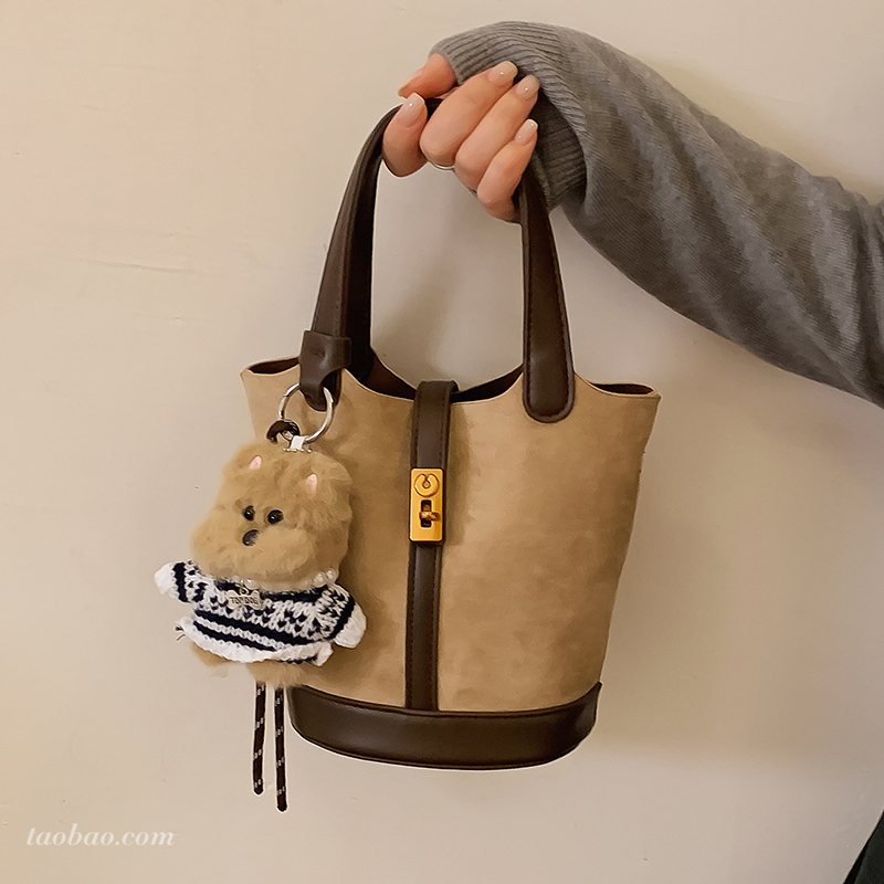 2025新款磨砂水桶包百搭单肩斜挎