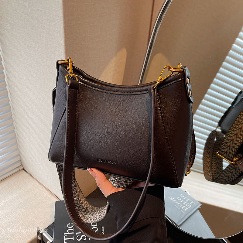 今年流行复古托特包女大容量单肩