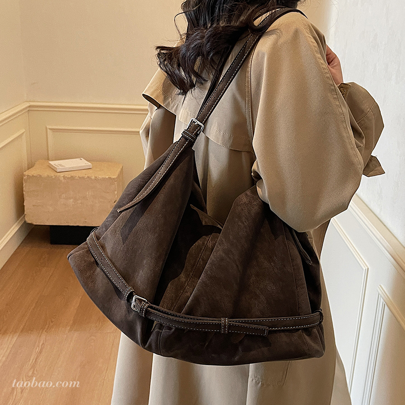 复古废土风大容量包包女2025新款通勤单肩包休闲松弛感磨砂托特包