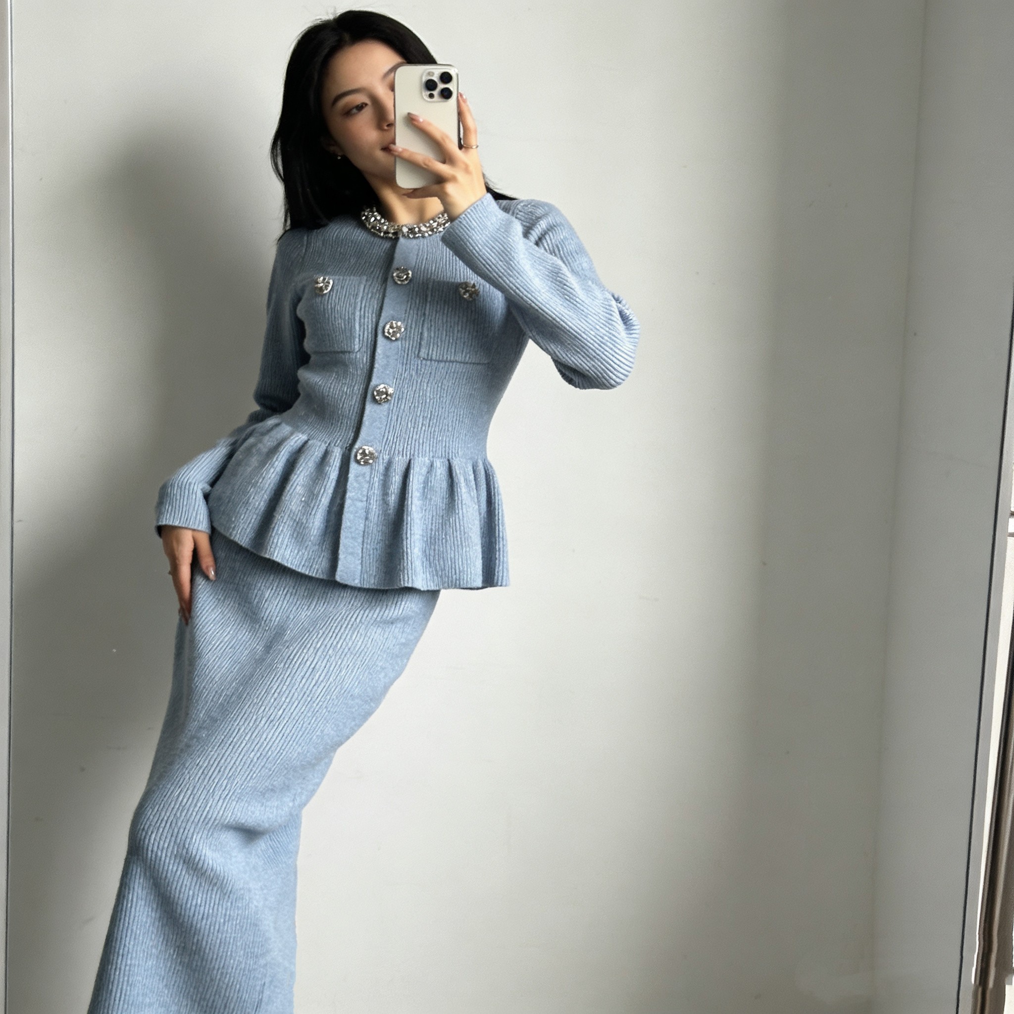 小香气质雾霾蓝圆领钻饰针织开衫上衣+包臀半身裙两件套装秋冬款