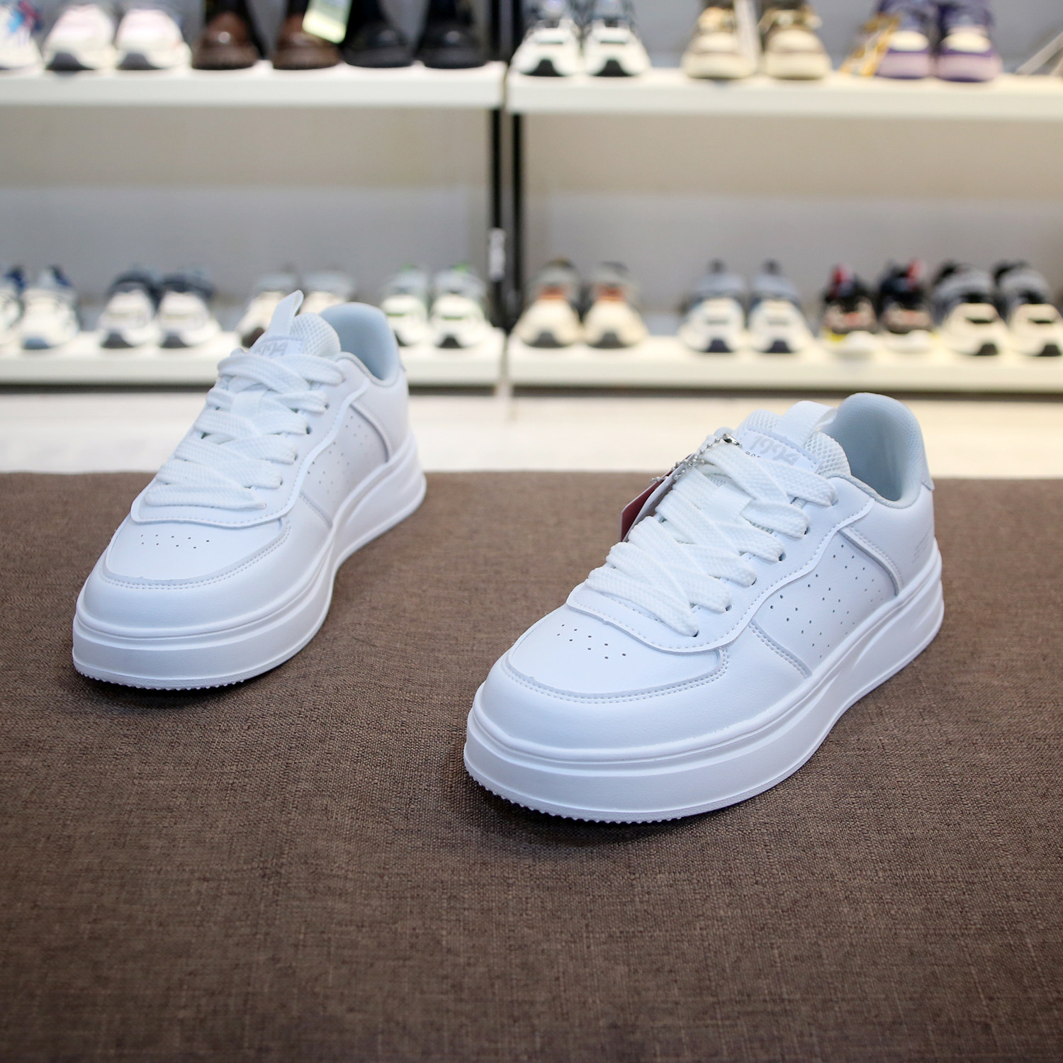 露友春季新款板鞋小白鞋超轻防滑皮面青年学生成人百搭36-42码,运动鞋new,板鞋,淘宝优惠券,粉丝福利购,淘宝优惠卷