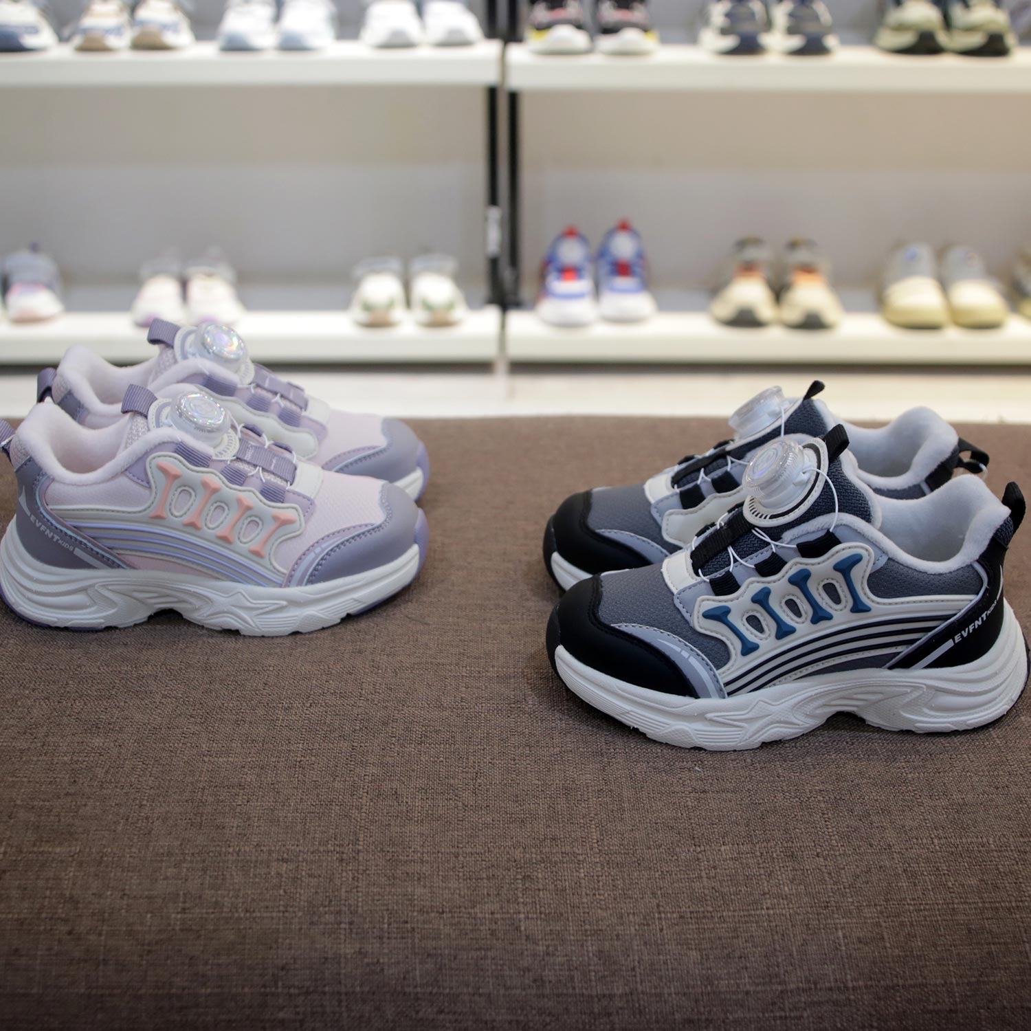 婴芬特25冬季新款加绒运动机能鞋男女童棉鞋纽扣三色选皮面27-31