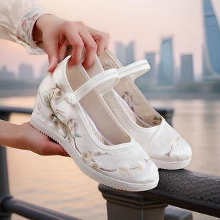 女春秋季 明制旗袍鞋 汉服鞋 古风内增高古装 中国风绣花鞋 老北京布鞋