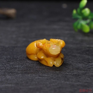 黄色玉生肖牛吊坠精雕老黄牛项坠立体黄龙玉牛挂件黄色牛挂坠