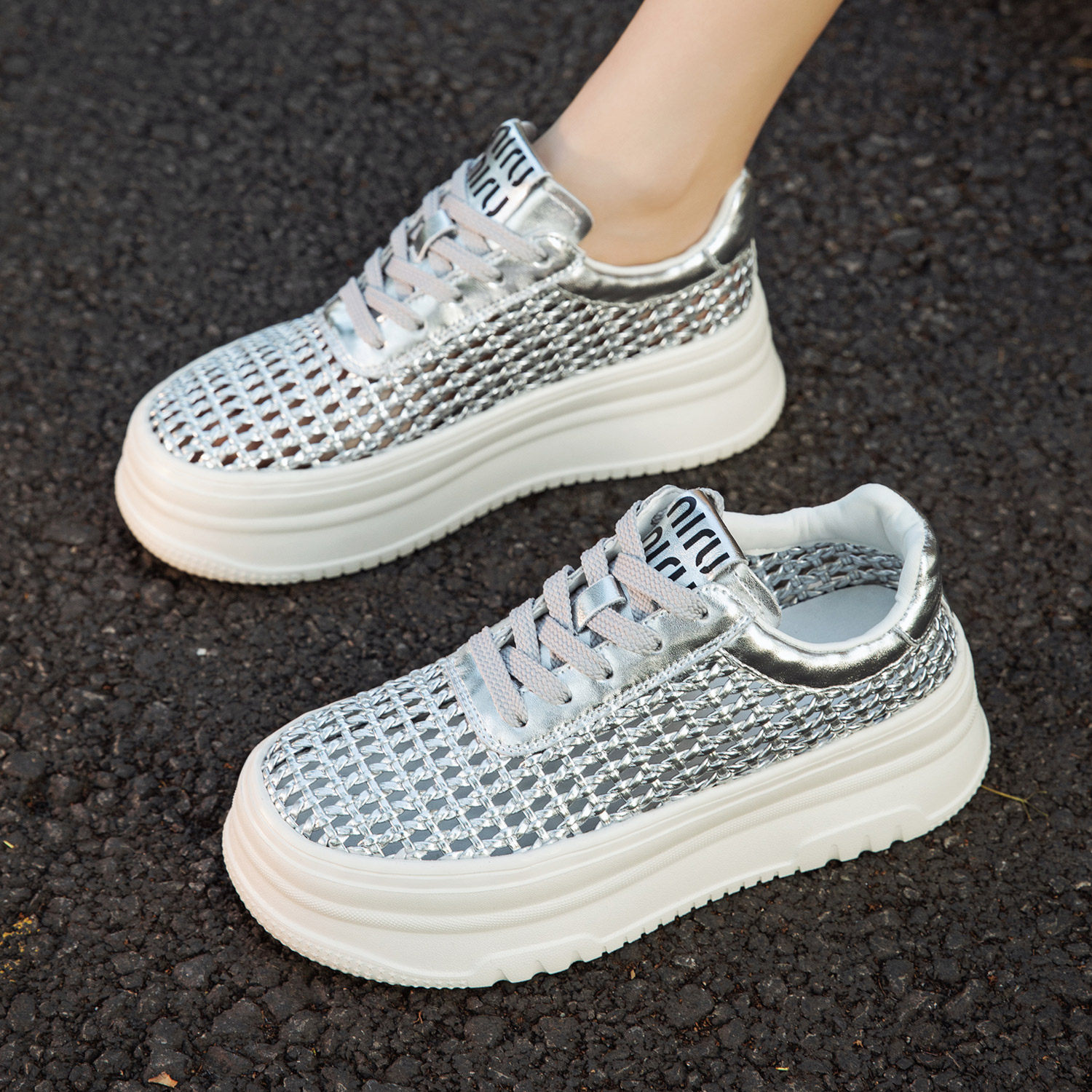 小白鞋2026女夏新款百搭真皮编织软底厚底松糕镂空透气洞洞网面鞋