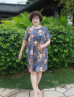 胖妈妈夏季女连衣裙加肥加大码上衣体恤衫雪纺宽松遮肚子时尚中裙