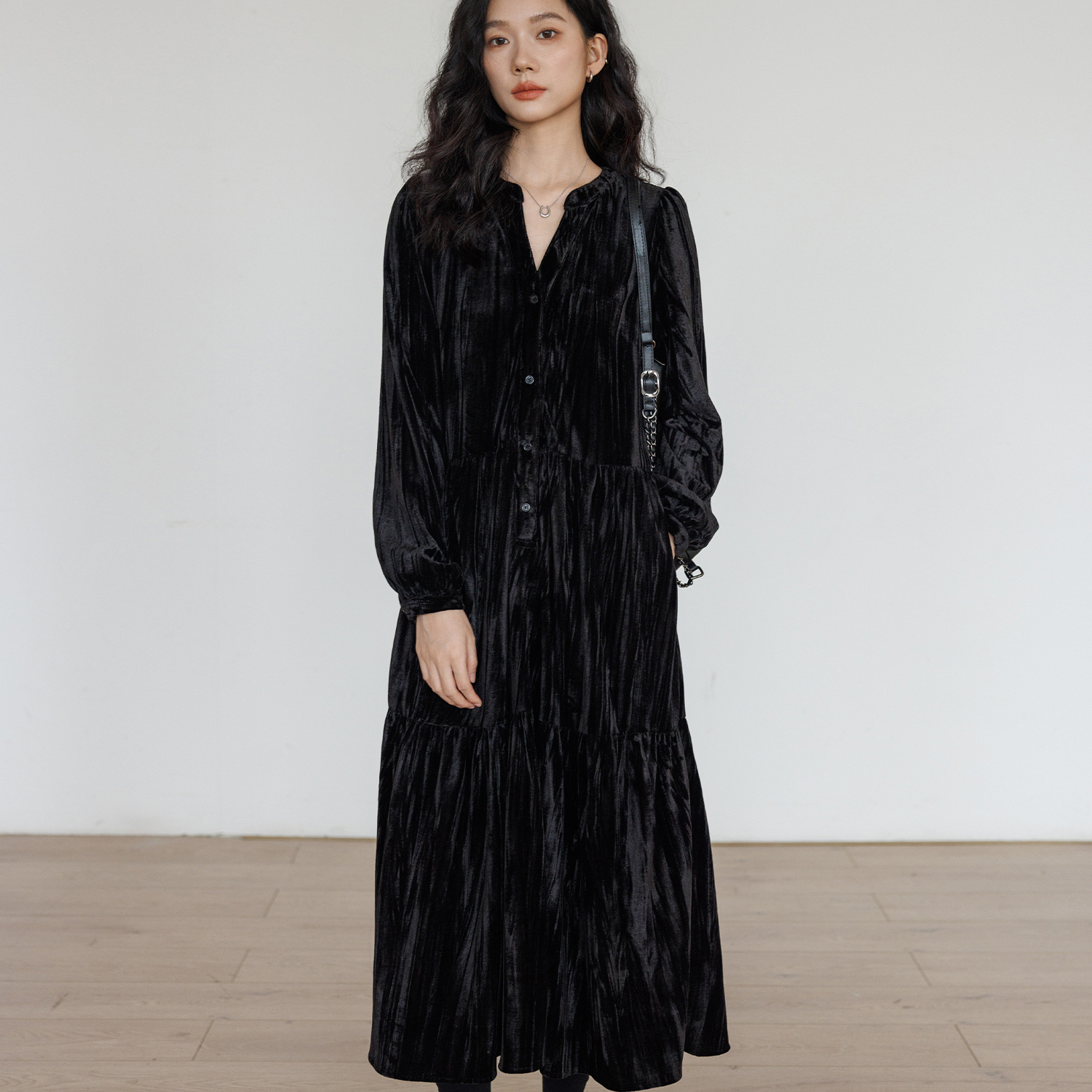 V领气质丝绒连衣裙女秋季