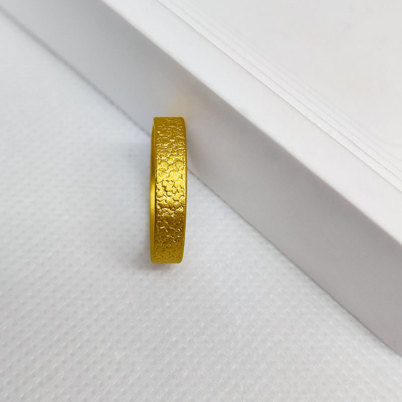 简约时尚黄金戒指和源古法实心