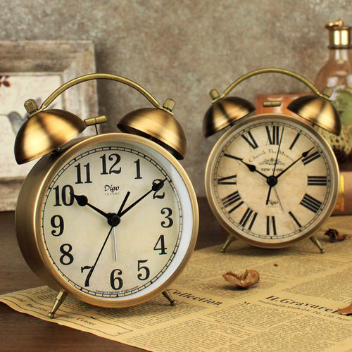 迪高床头小闹钟客厅卧室静音摆台钟表复古怀旧闹铃装饰桌面摆件
