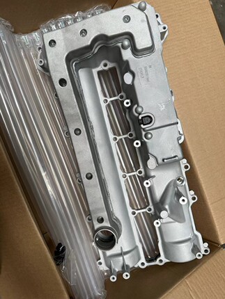 适用别克全新君威 君越 迈锐宝XL1.8混动发动机30H气门室盖总成