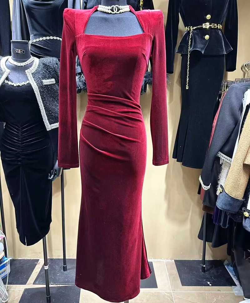 LUO黑色金丝绒礼服长裙2024秋冬高端轻奢别致方领鱼尾包臀连衣裙