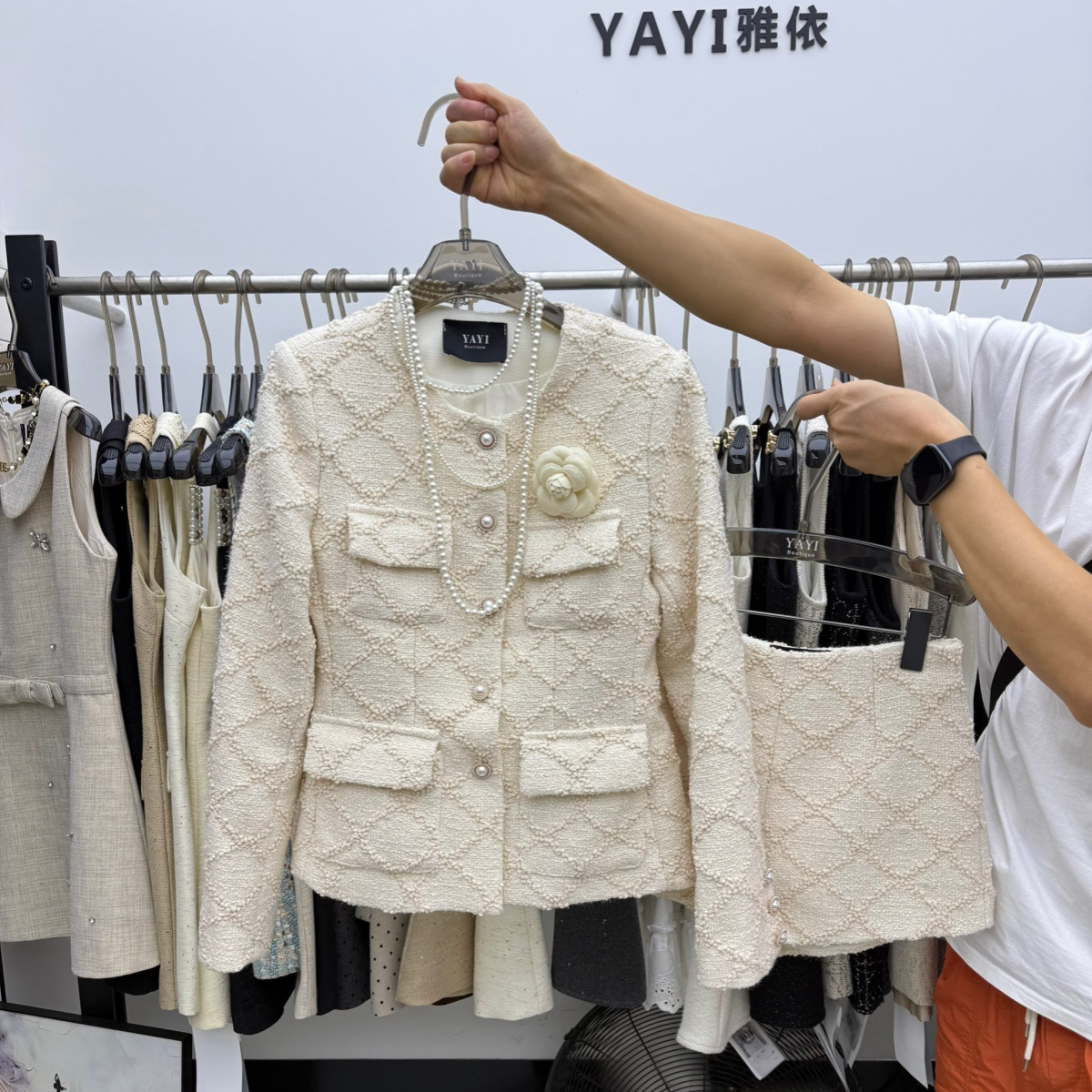 小香风白色格纹呢子外套短裤套装