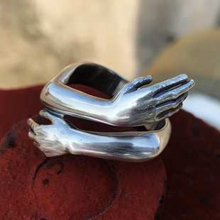 铁头的店 Mad Graffi 双臂拥抱戒指 爱的怀抱925纯银磨砂指环