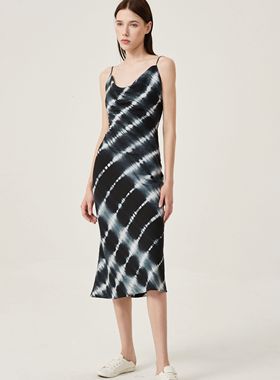 tuum nomen 扎染细吊带露背垂坠荡领长款连衣裙