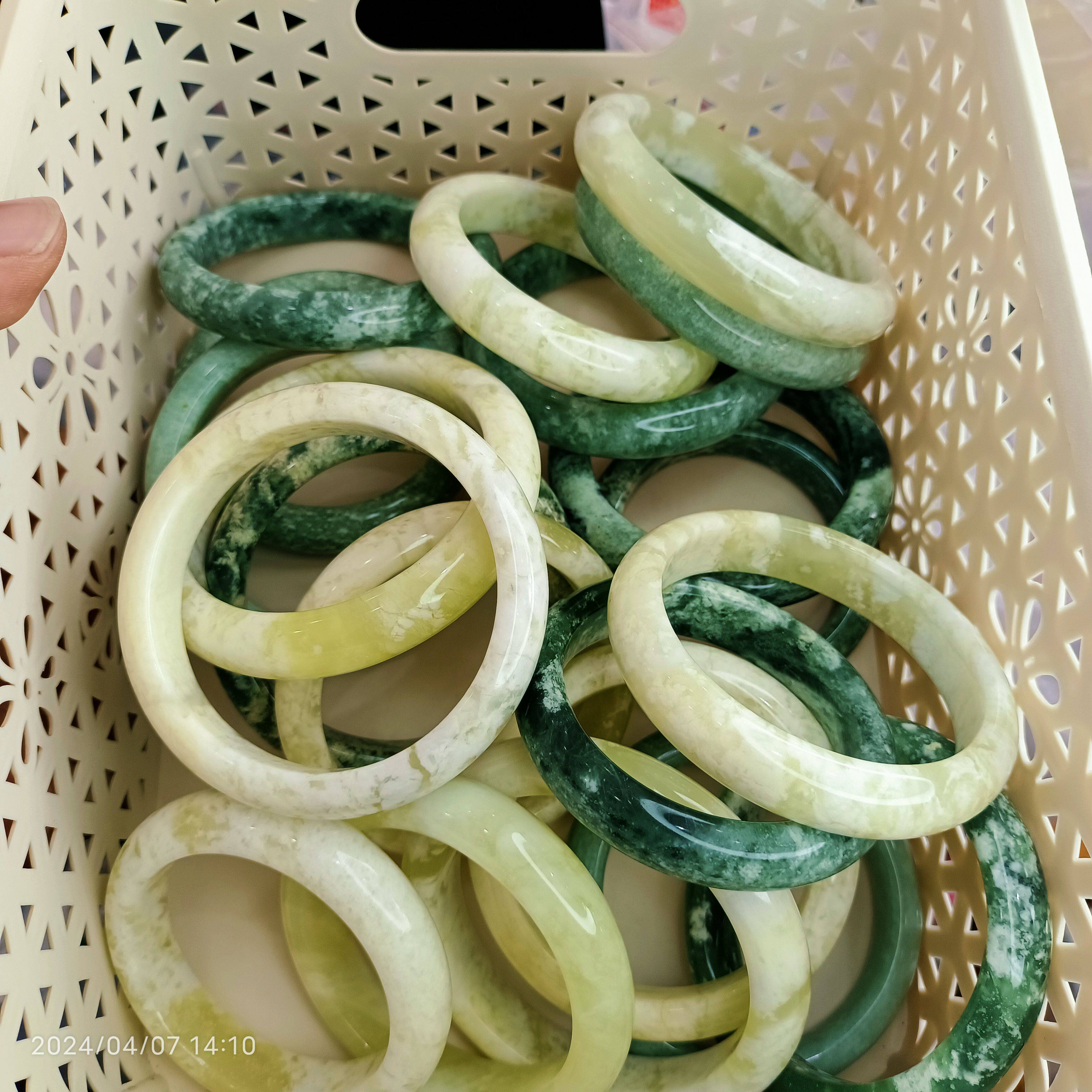 天然蜜蜡纹岫玉纯手工精品奶盖岫玉全品无瑕疵精品手镯坤圣珠宝