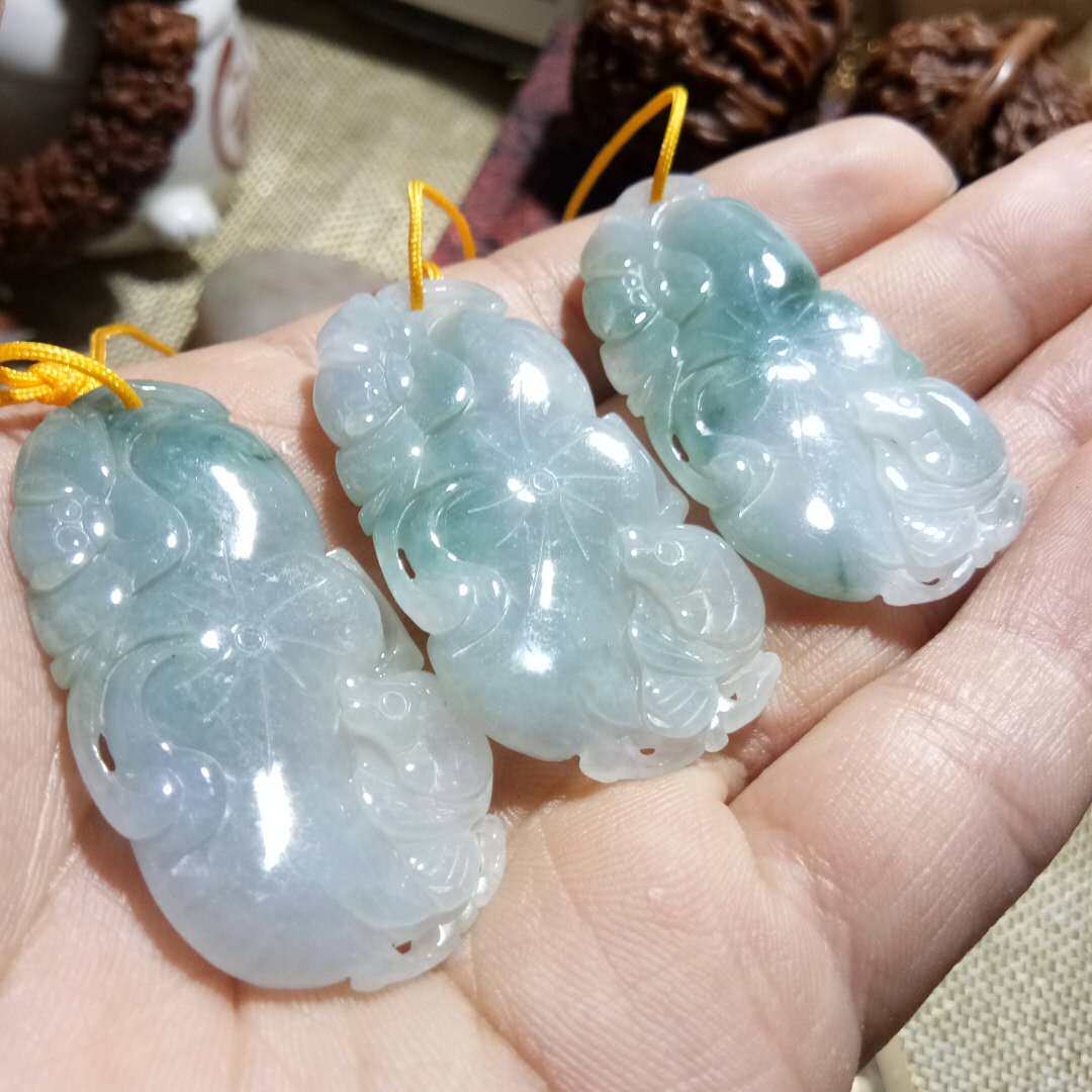 天然A货翡翠紫底飘花冰糯连年有余吊坠玉坠挂件带证书坤圣珠宝