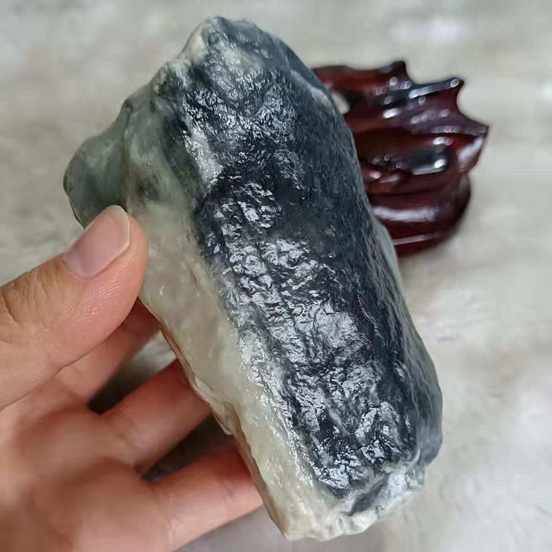 432克新疆和田玉墨玉 原石戈壁料山流水白底墨玉细腻油润手把件