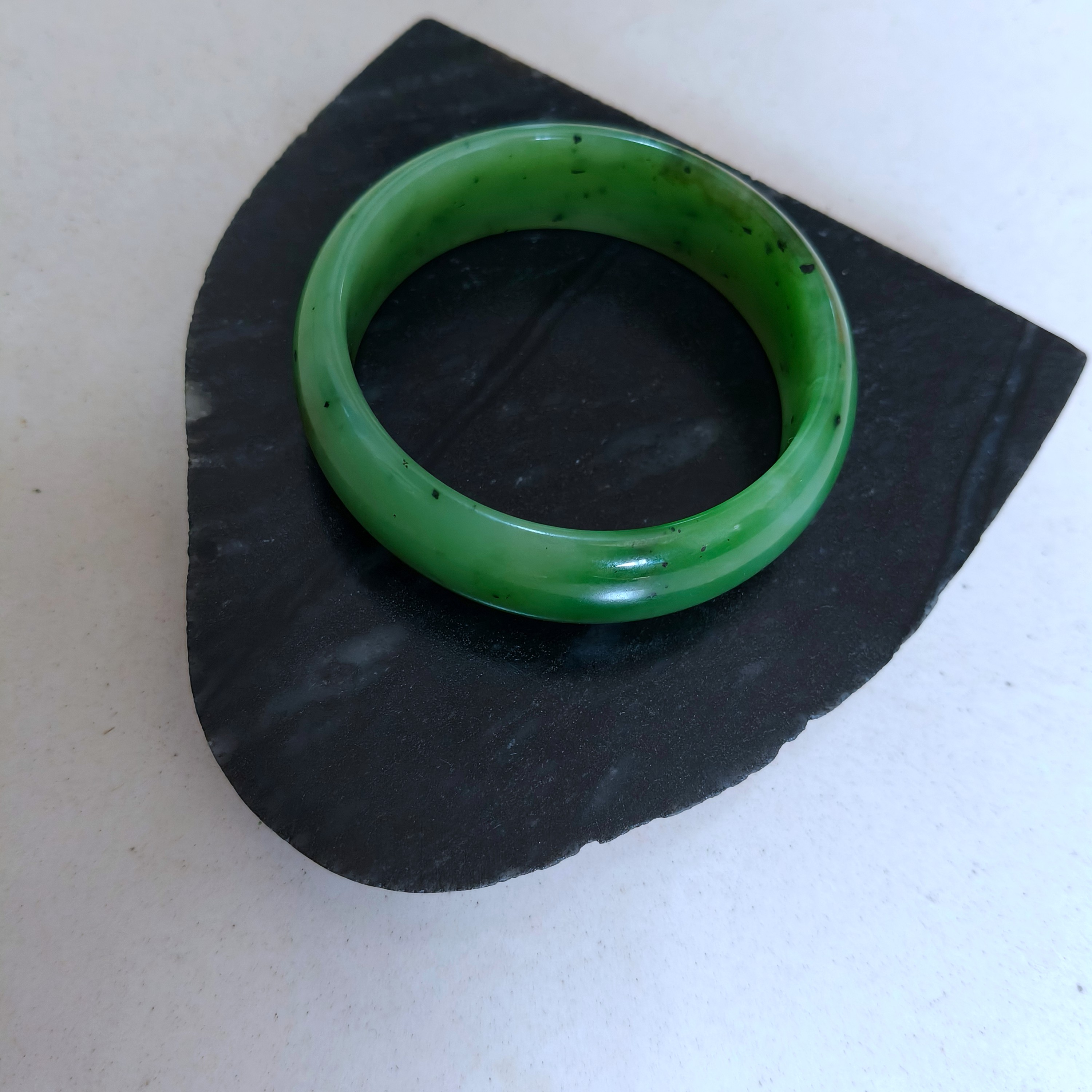 500g天然墨玉籽料原石手镯板满皮壳籽料磨珠子牌子手镯纯黑和田玉