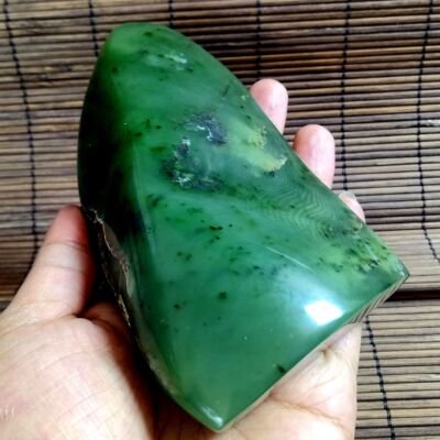 340g新疆和田碧玉籽料原石修形