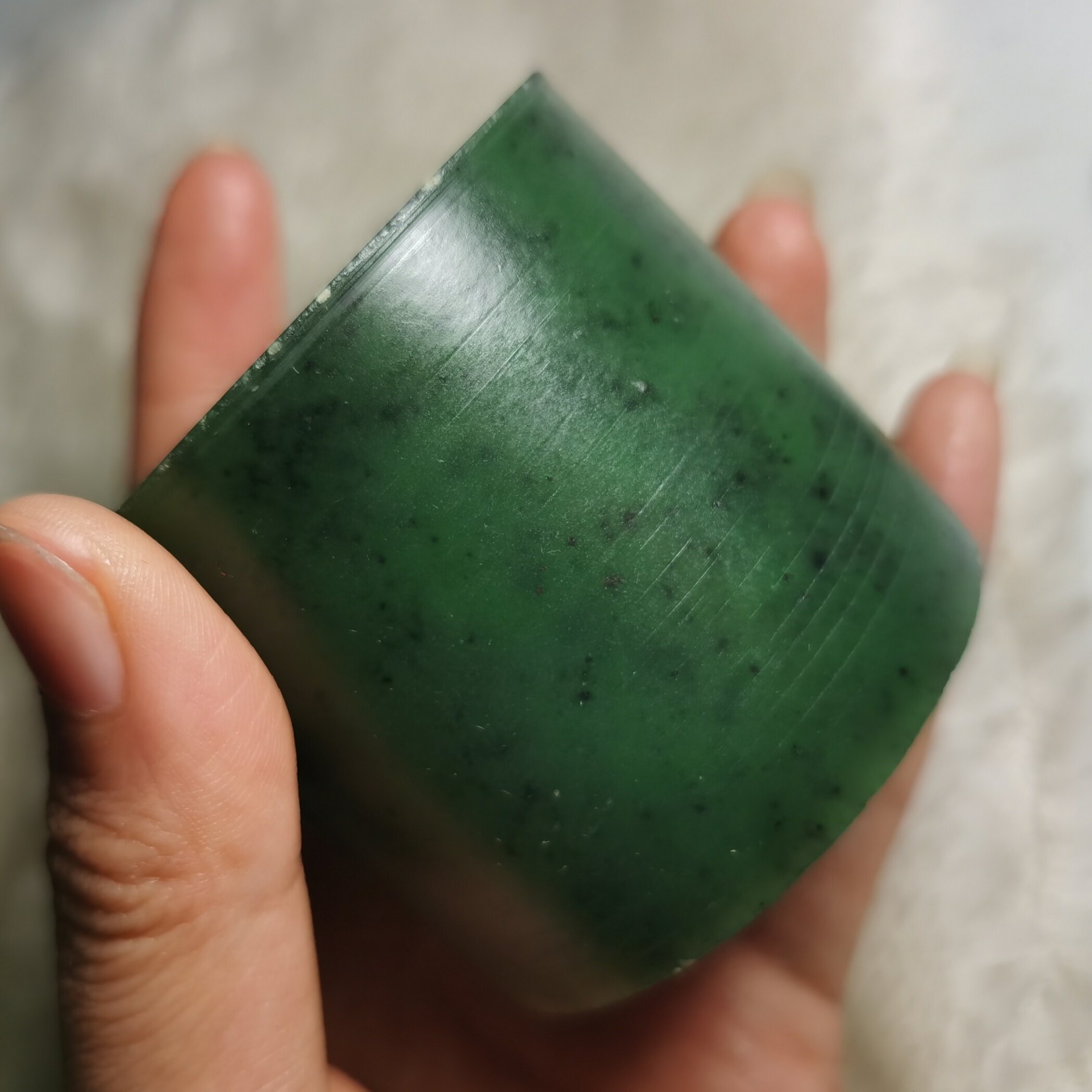 新疆和田菠菜绿碧玉镯子芯山料
