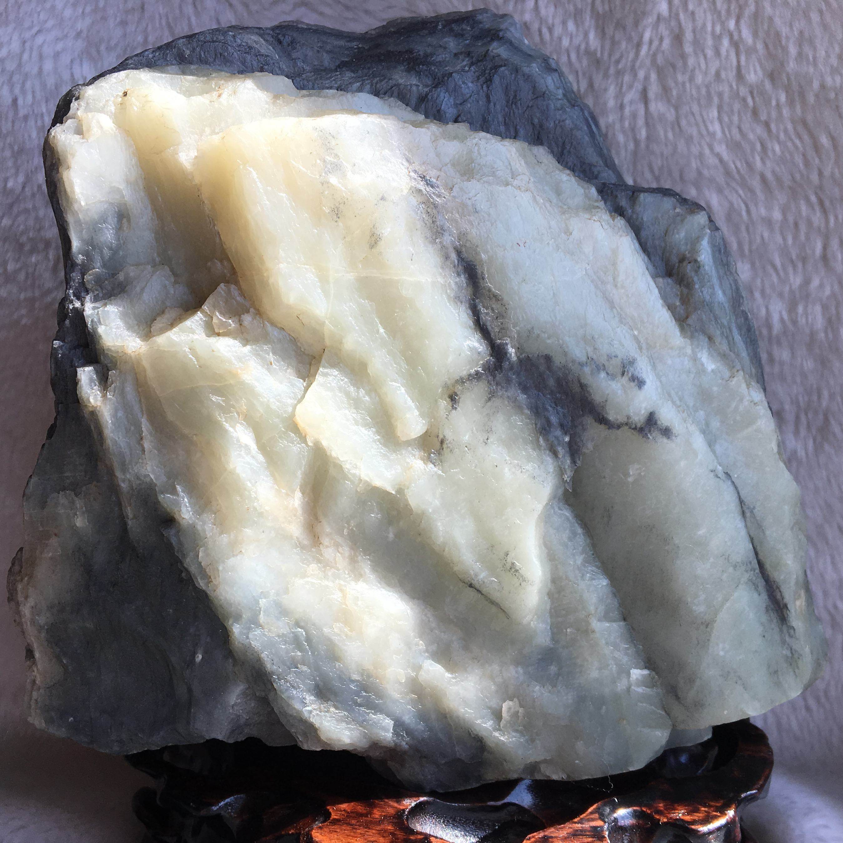 天然青花玉山料 7斤重和田黑白山水意境青花原石 于田料 黑白料