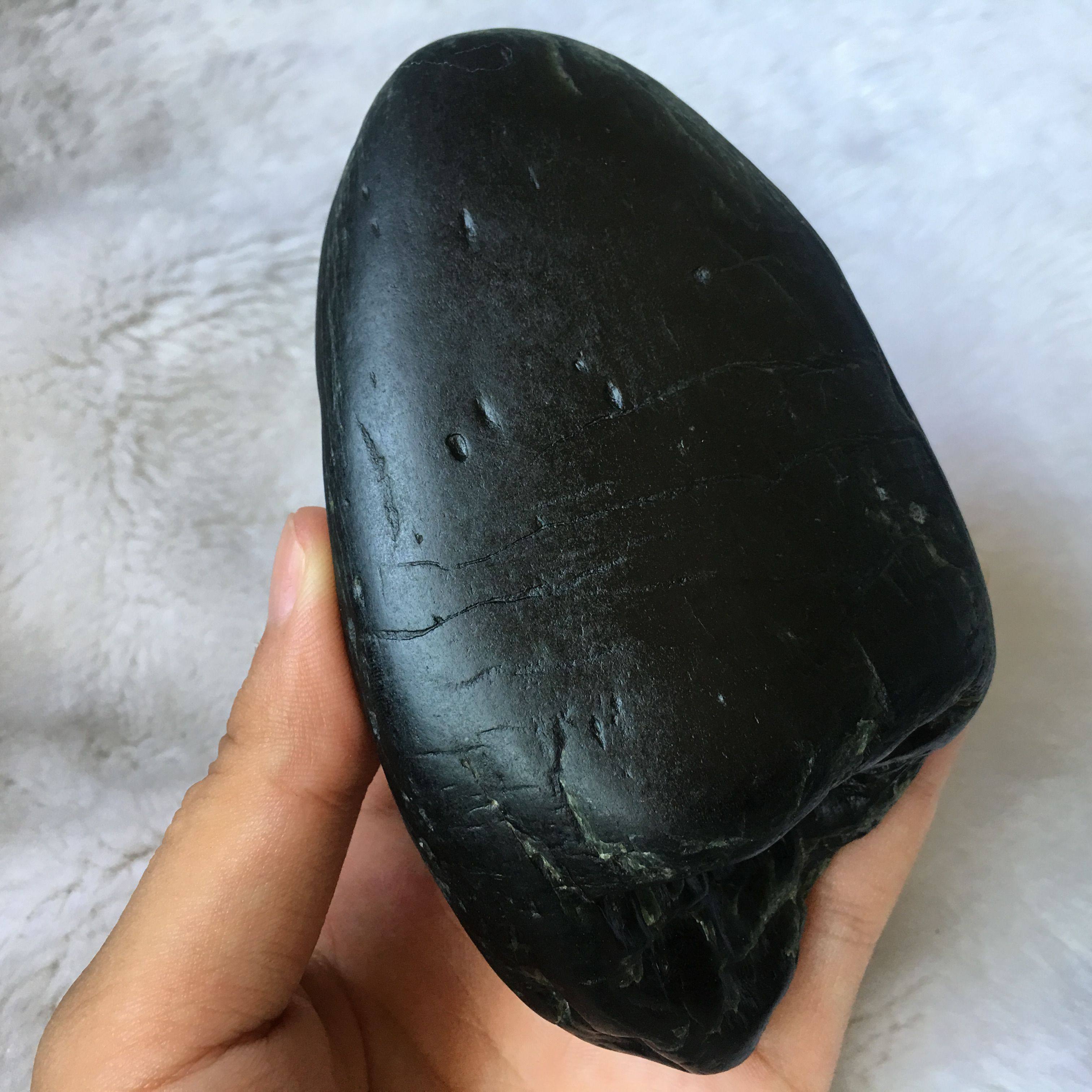 346克新疆和田墨玉籽料原石 黑炭墨玉籽料 肉质饱满细腻独籽