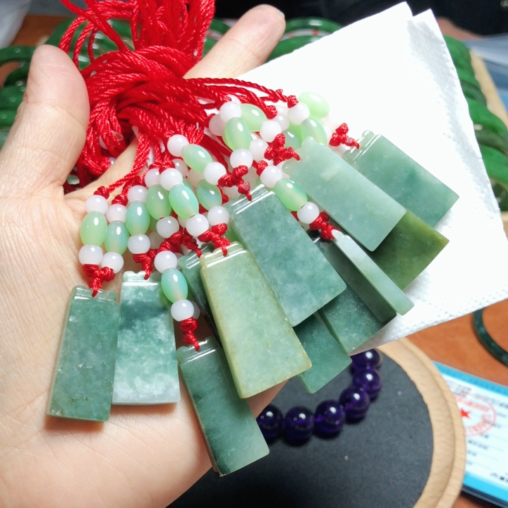 天然a货翡翠吊坠无事牌油青老料