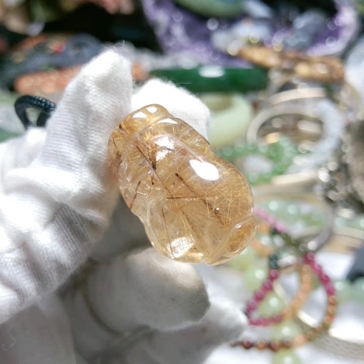 天然发晶水晶貔貅吊坠28x19x16mm