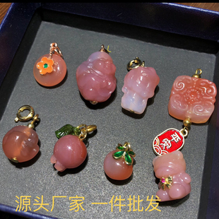 工厂价天然粉盐源玛瑙兔子配件吊坠通孔雕刻杂件手链项链挂件滴流