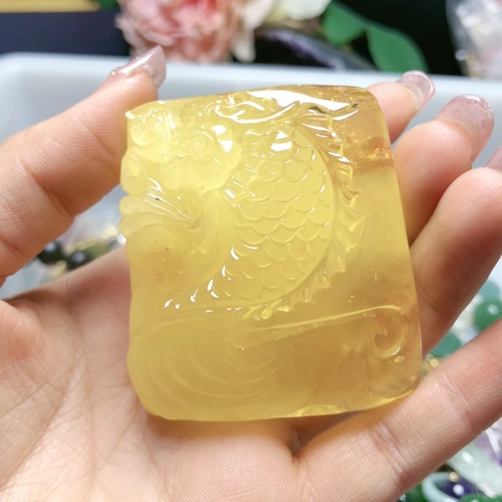 天然蜜蜡吊坠龙鱼53x44x22mm