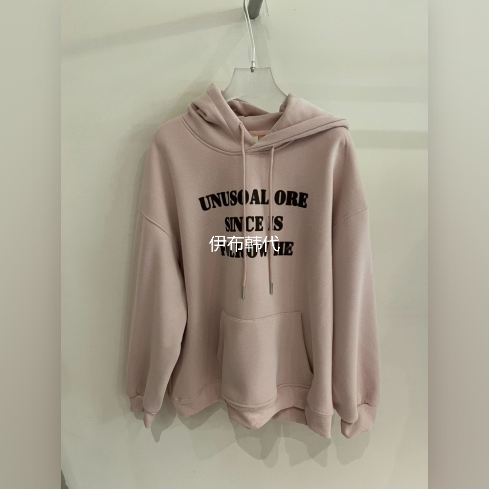 连帽抽绳字母大口袋休闲卫衣