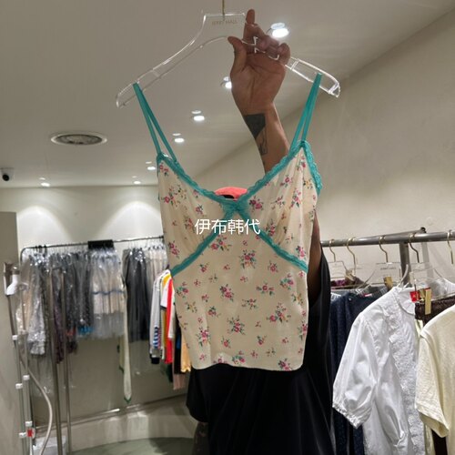 V领蕾丝边花边碎花修身吊带背心