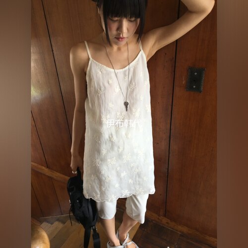 刺绣花朵绑带吊带裙露背连衣裙