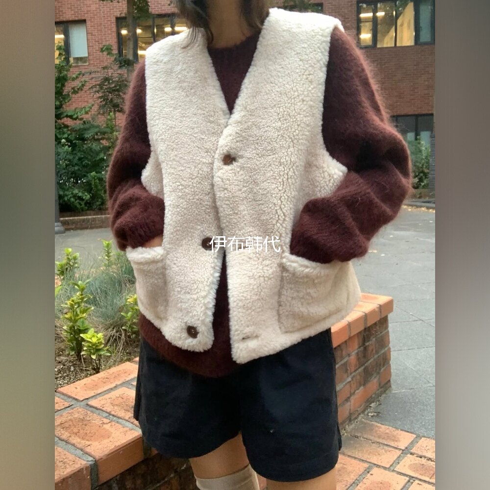 V领仿羊羔毛绒皮毛一体双面马夹