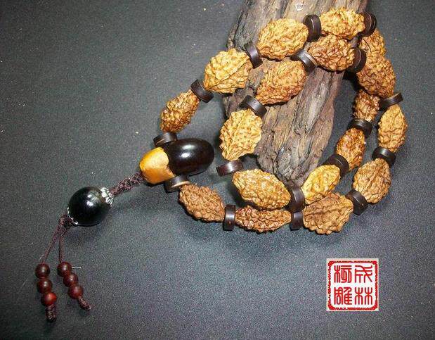 两瓣金刚菩提子  配缅茄佛头 手工制作 滴血莲花菩提子 山菠萝