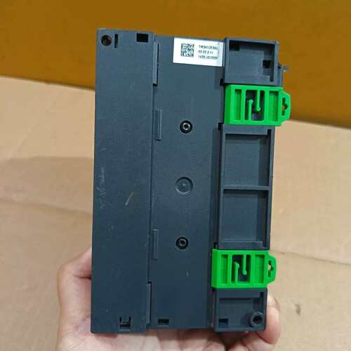 议价施耐德 TM241CE24U 现货实物拍摄