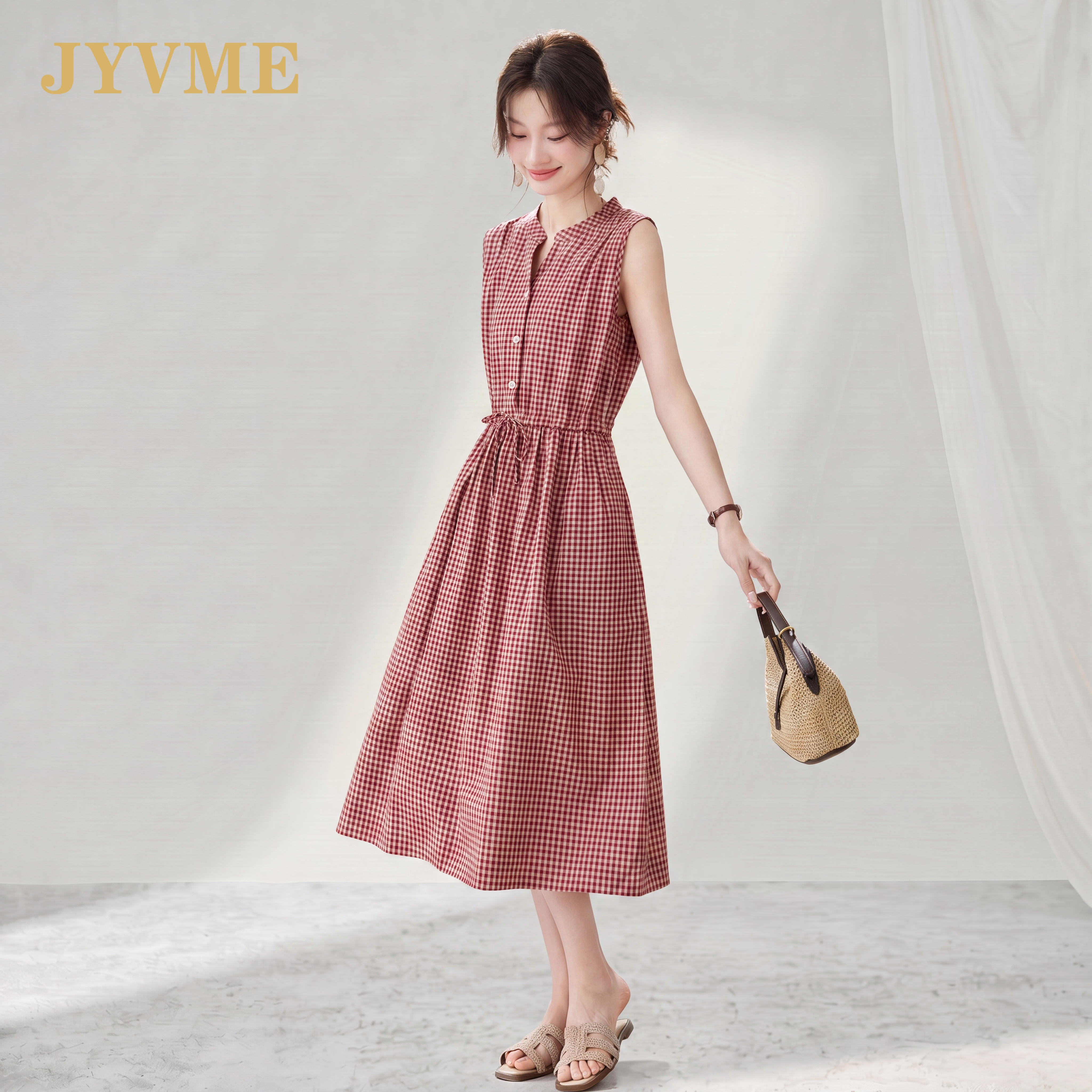 JyVme轻奢2026夏季新款时尚连衣裙女v领时尚收腰中长款a字裙无袖